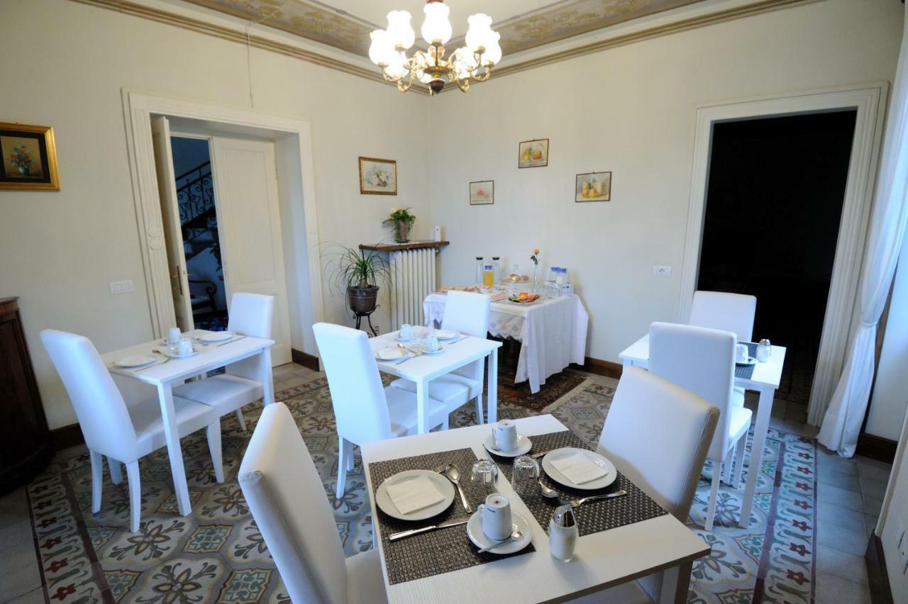 Bed and Breakfast Il Motto Di Tommy Castelveccana Exteriér fotografie